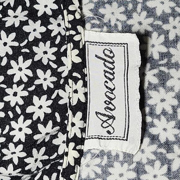 Avocado Women's Black and White Floral Casual Dress - Picture 5 of 8